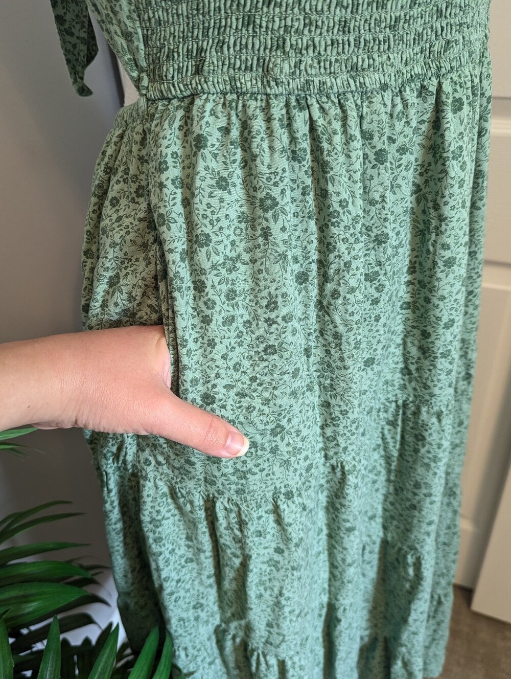 Hollister Green Floral Twist Bust Tie-Back Midi Dress With Slit XL - Picture 7 of 10
